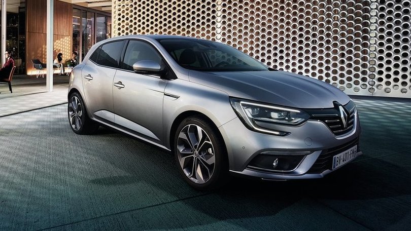 Renault Megane, nel 2017 arriva l'ibrida