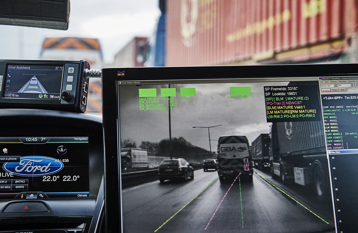 Ford, a breve guida autonoma nel traffico
