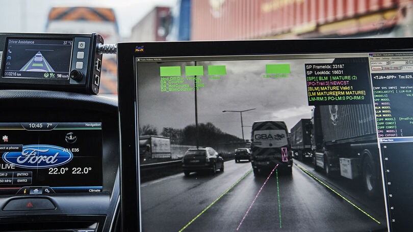 Ford, a breve guida autonoma nel traffico