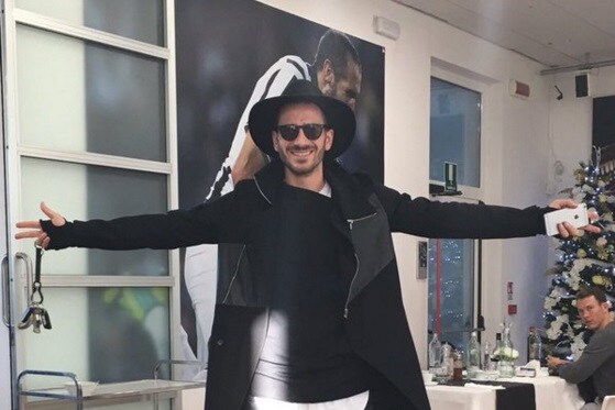 Juventus, Bonucci, che look! Cuadrado: «Uno stregone»