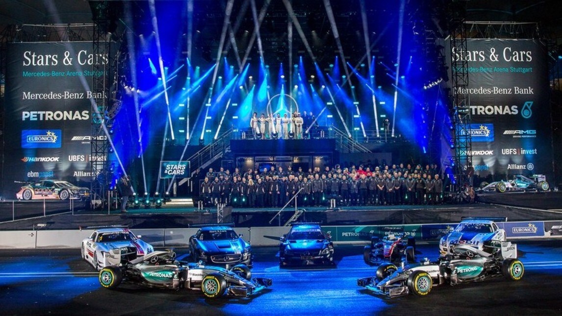 Mercedes, show delle Stelle a Stoccarda