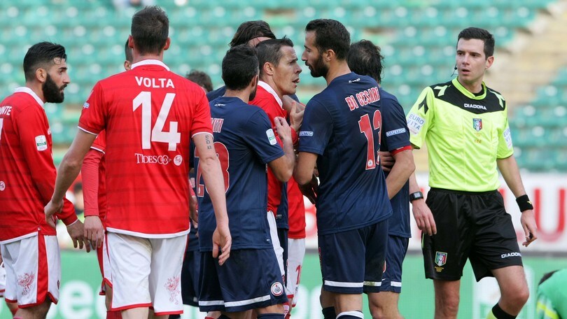 Serie B Bari, Del Grosso è grave: schianto contro un albero