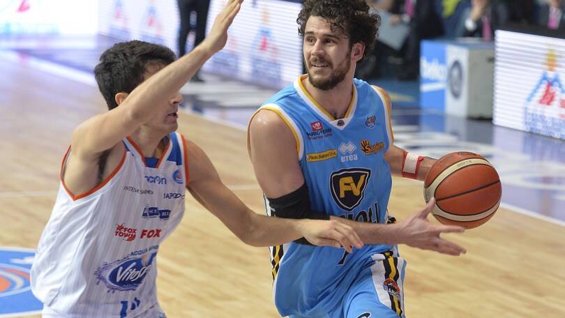 Heslip show inutile: Cremona passa a Cantù