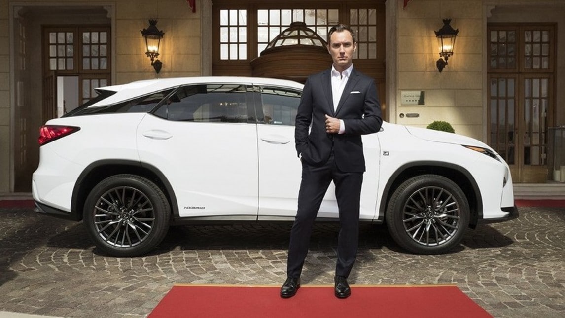 Lexus, il backstage dello spot con Jude Law