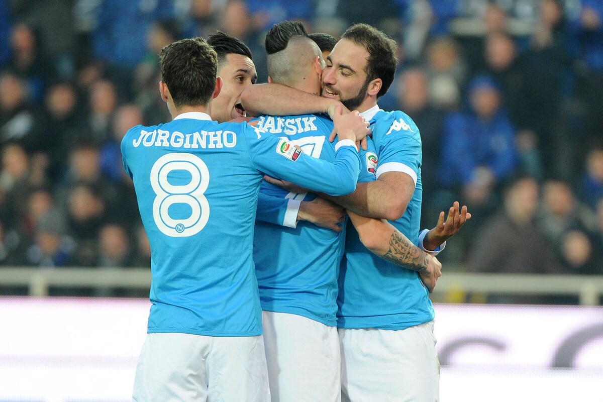 Serie A, Atalanta-Napoli 1-3; Fiorentina-Chievo 2-0; Roma-Genoa 2-0; Verona-Sassuolo 1-1