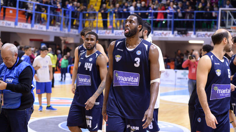 Logan stende Reggio, Torino che beffa