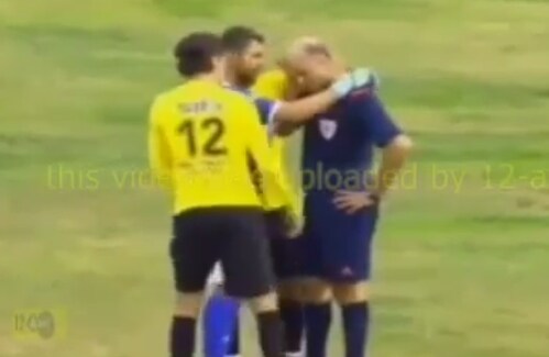 Tunisia, arbitro insultato scoppia in lacrime
