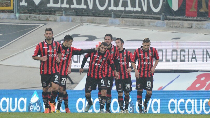 Serie B: Cagliari campione d'Inverno, Crotone secondo, il Novara 3° perde