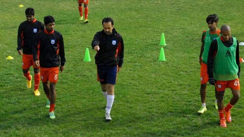 Calcio estero, allenare in Bangladesh: la storia di Fabio Lopez