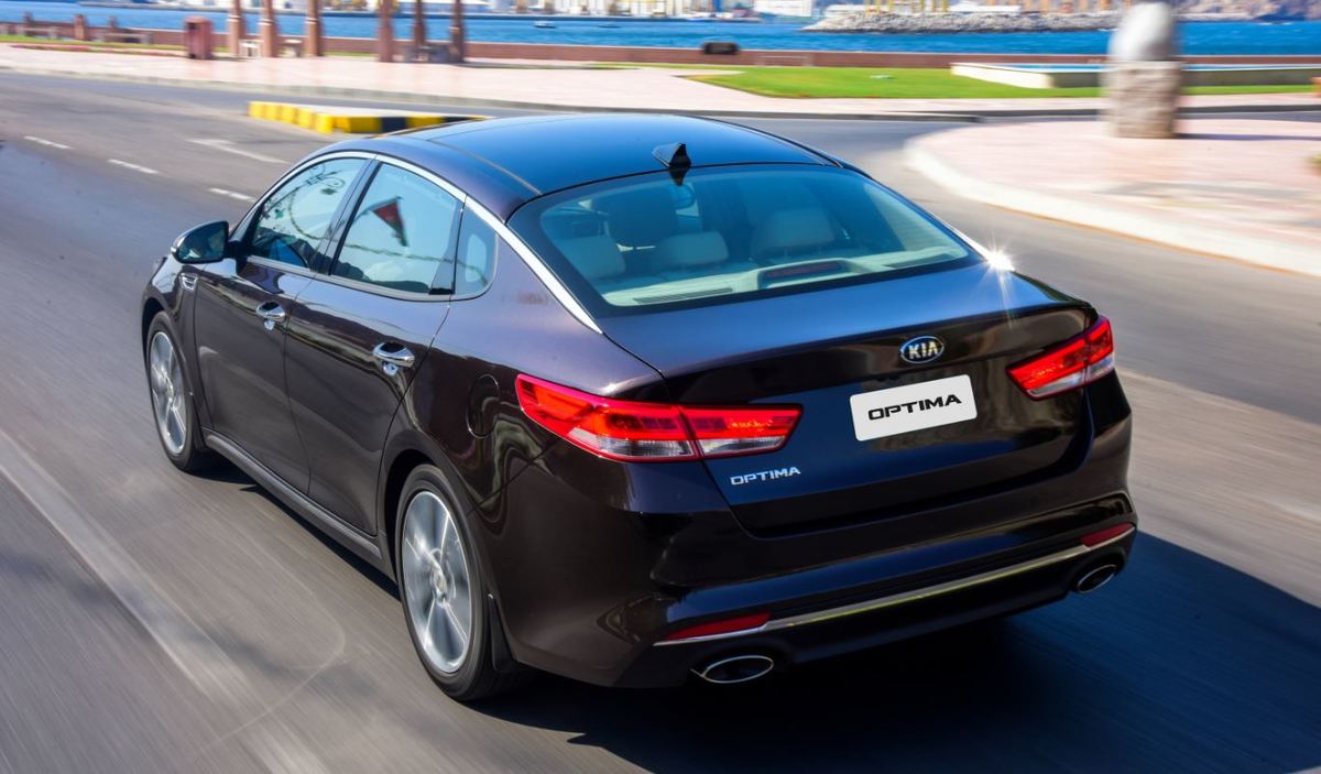 Kia Optima PHEV, nel 2016 arriva l'ibrida