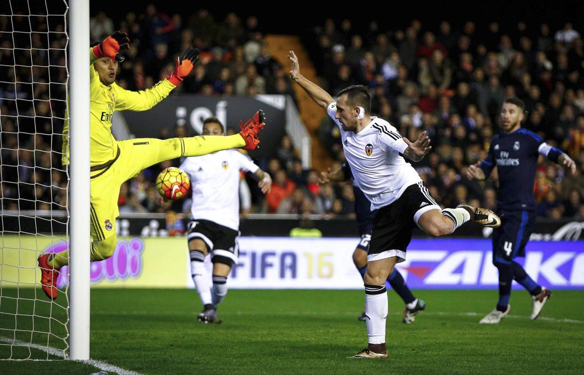 Liga: Valencia-Real Madrid 2-2, pareggio amaro per Benitez