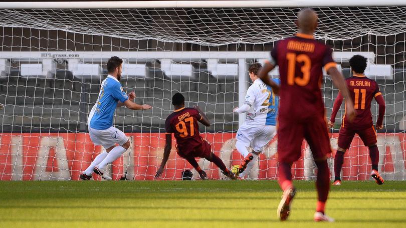 Serie A, Roma rimontata due volte: e il Chievo pareggia 3-3