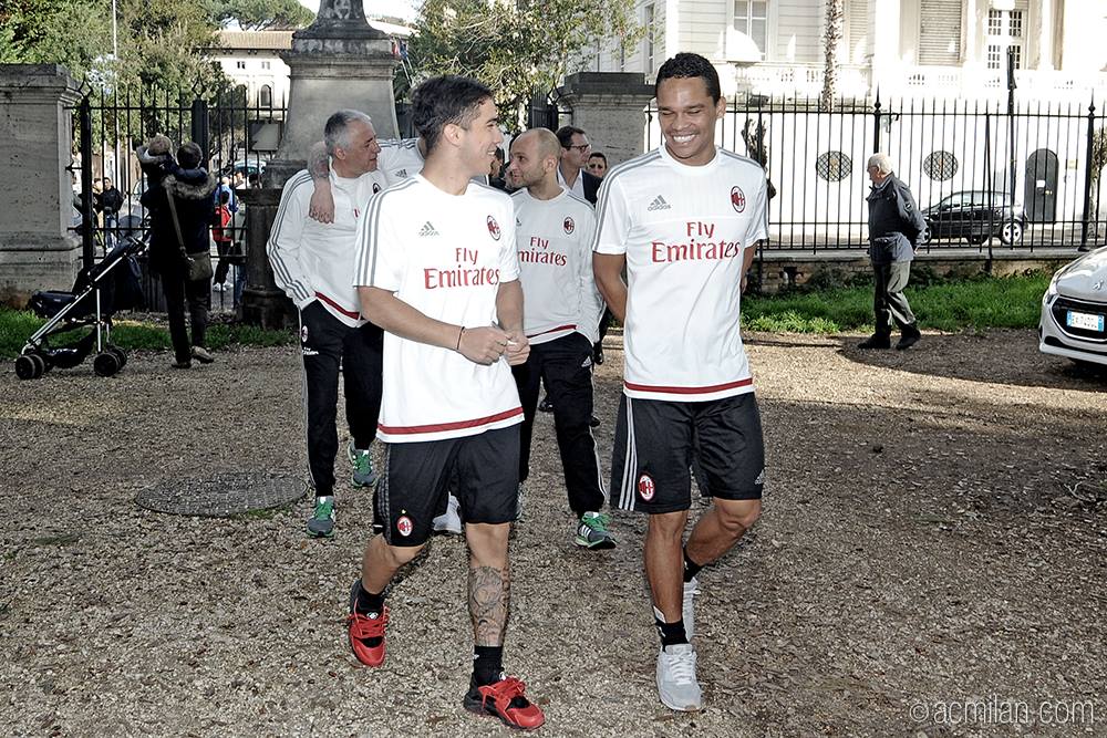 Il Milan a Villa Borghese prima della Roma