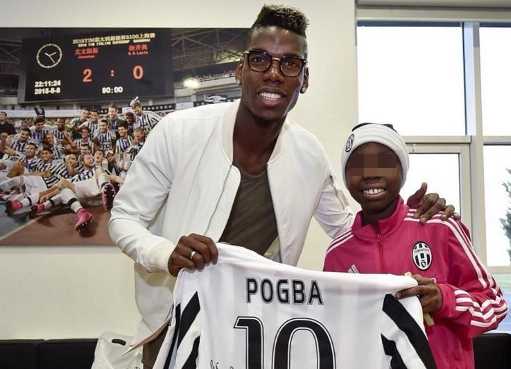 Juventus, Pogba regala la maglia al piccolo Bryan: «Per te ci sarò sempre»