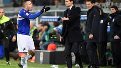 FOTO Cassano-Allegri, siparietto a bordo campo