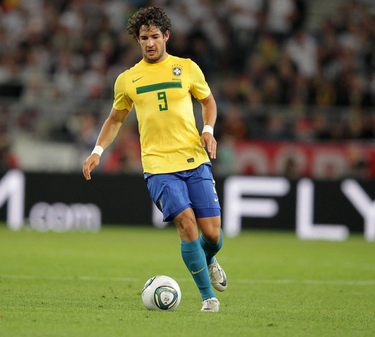 Calciomercato Chelsea, «fatta per Pato». L'agente conferma
