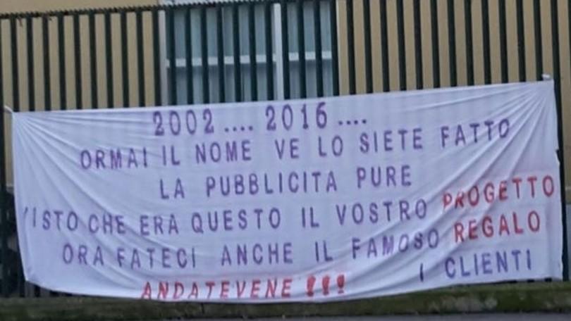 Fiorentina, striscione contro i Della Valle: «Andatevene!»