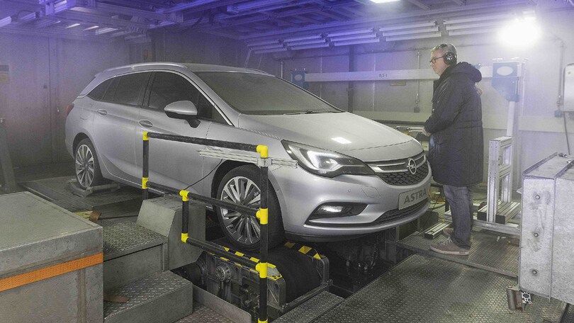 Opel Astra Sports Tourer: né caldo né freddo