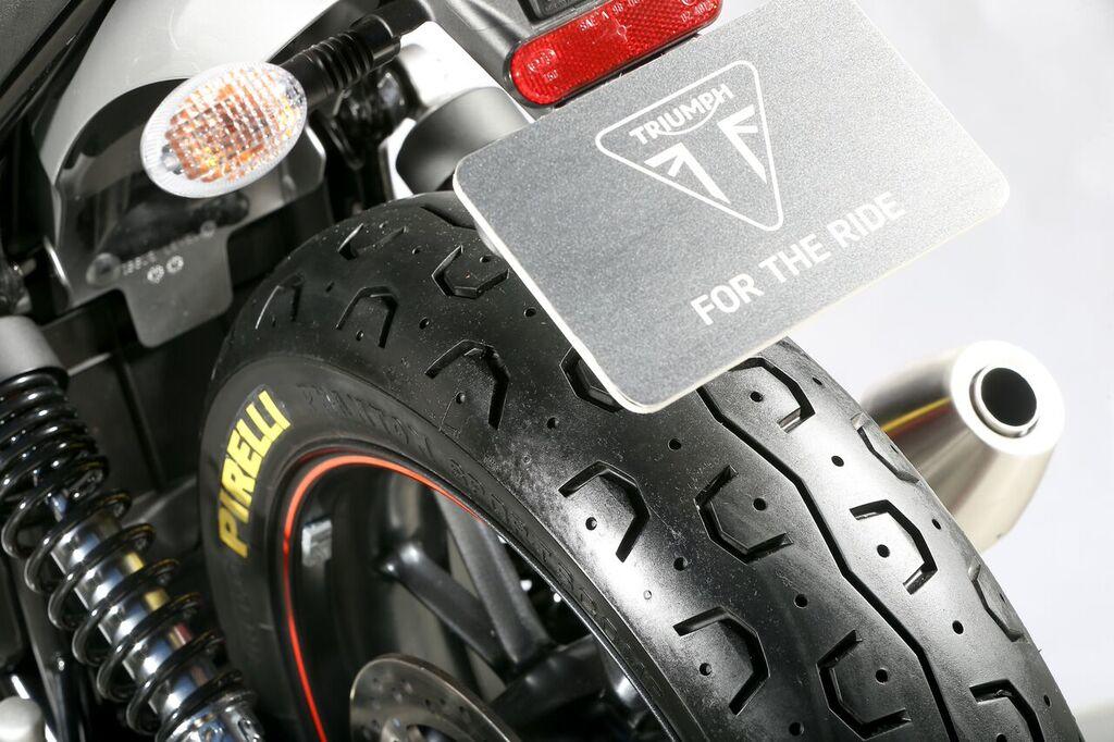 Triumph e Pirelli: la Street Twin degli… Anni Settanta