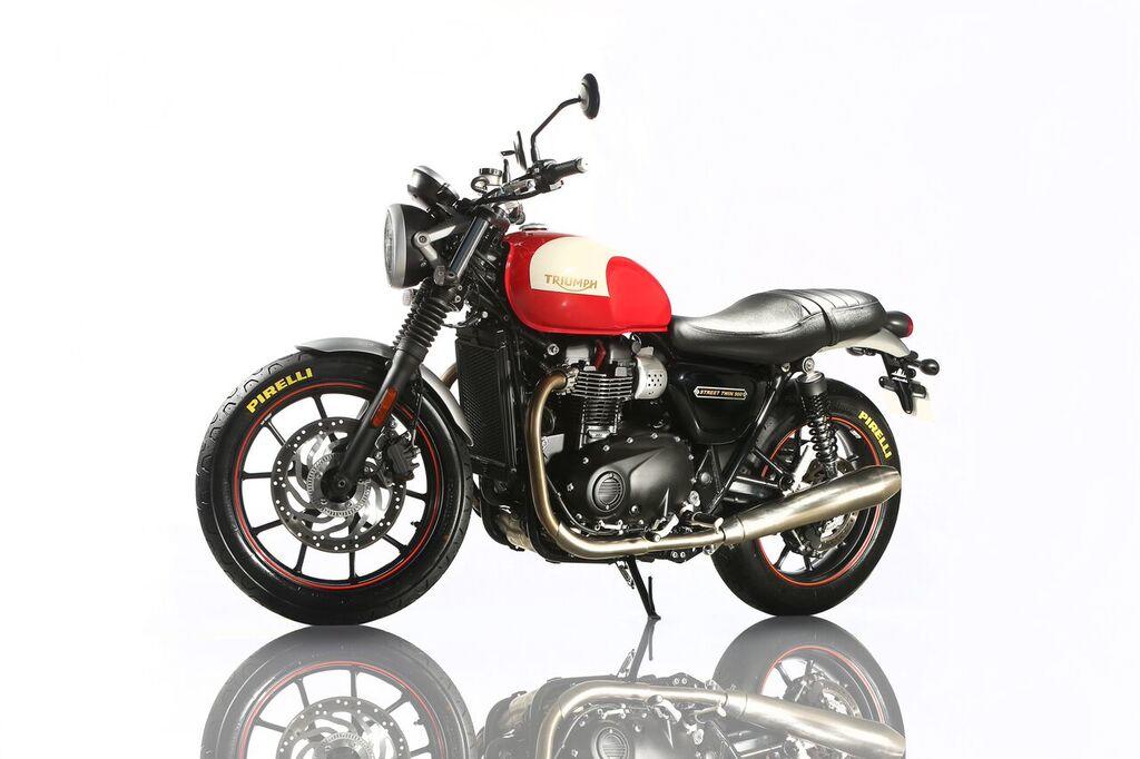 Triumph e Pirelli: la Street Twin degli… Anni Settanta
