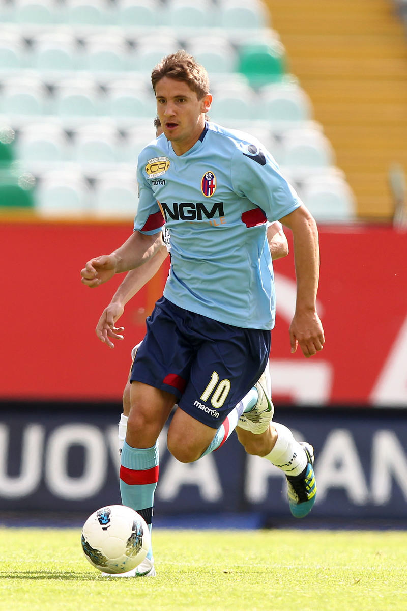 Calciomercato, sfuma il ritorno al Bologna di Gaston Ramirez