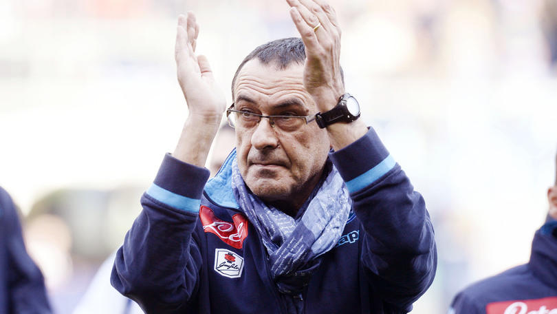 Sarri a Marassi con la sciarpa della riappacificazione con Mancini
