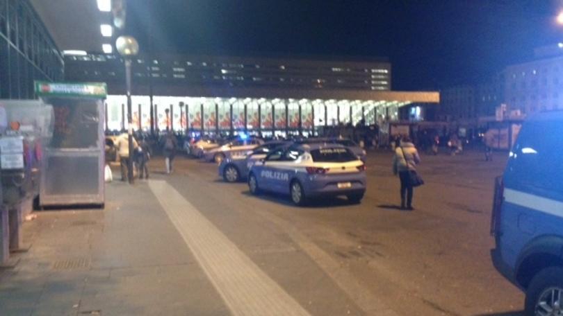 Uomo con fucile giocattolo, evacuata stazione Termini: ripreso servizio ferroviario