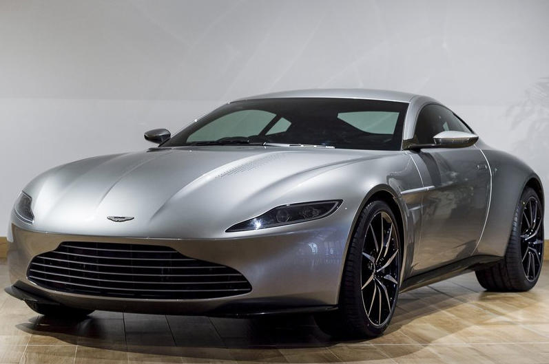 James Bond mette all’asta la sua Aston Martin