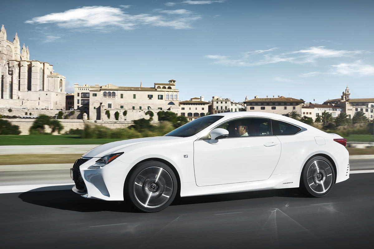 Lexus RC Hybrid: coupé silenzioso ma sportivo