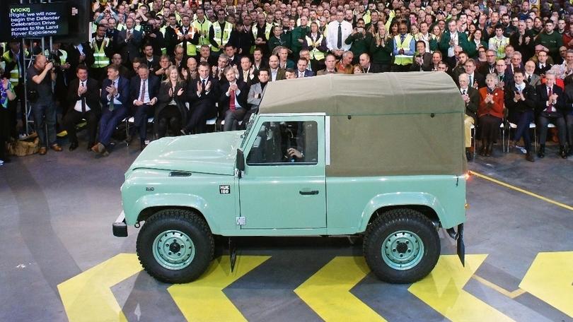 Land Rover: “partito” l’ultimo Defender