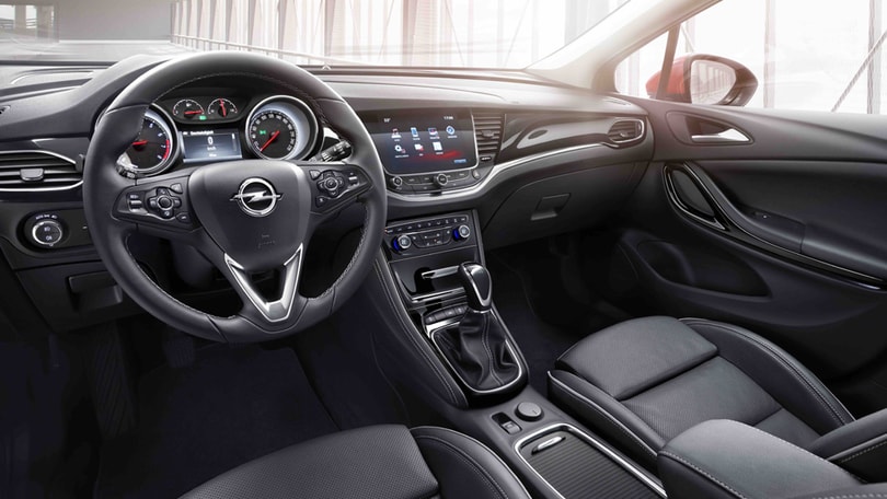 Nuova Opel Astra, foto e prezzi