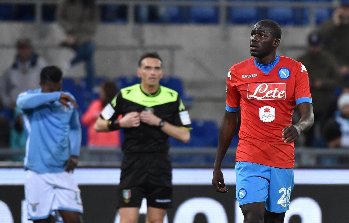 Serie A, un’altra resa ai razzisti: il Questore doveva fermare la partita, altro che 3’ di stop