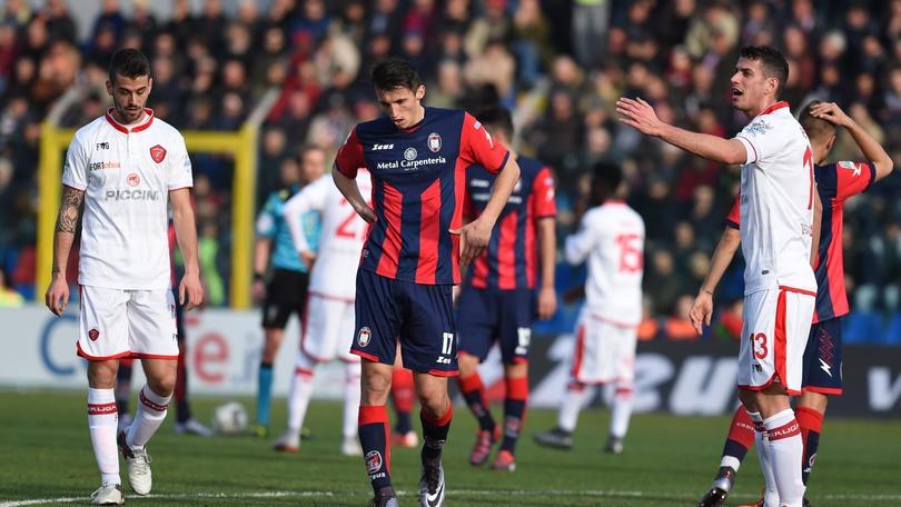 Diretta Bari-Crotone, le formazioni ufficiali. Live dalle 20.30