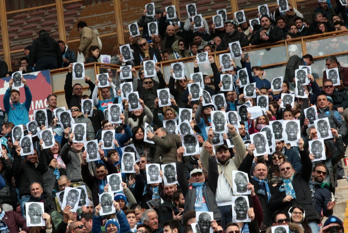 «Siamo tutti Koulibaly», i tifosi del Napoli contro il razzismo