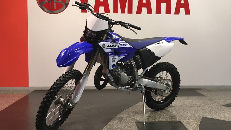 Con la Yamaha WR 125 il motore 2T torna nell'enduro