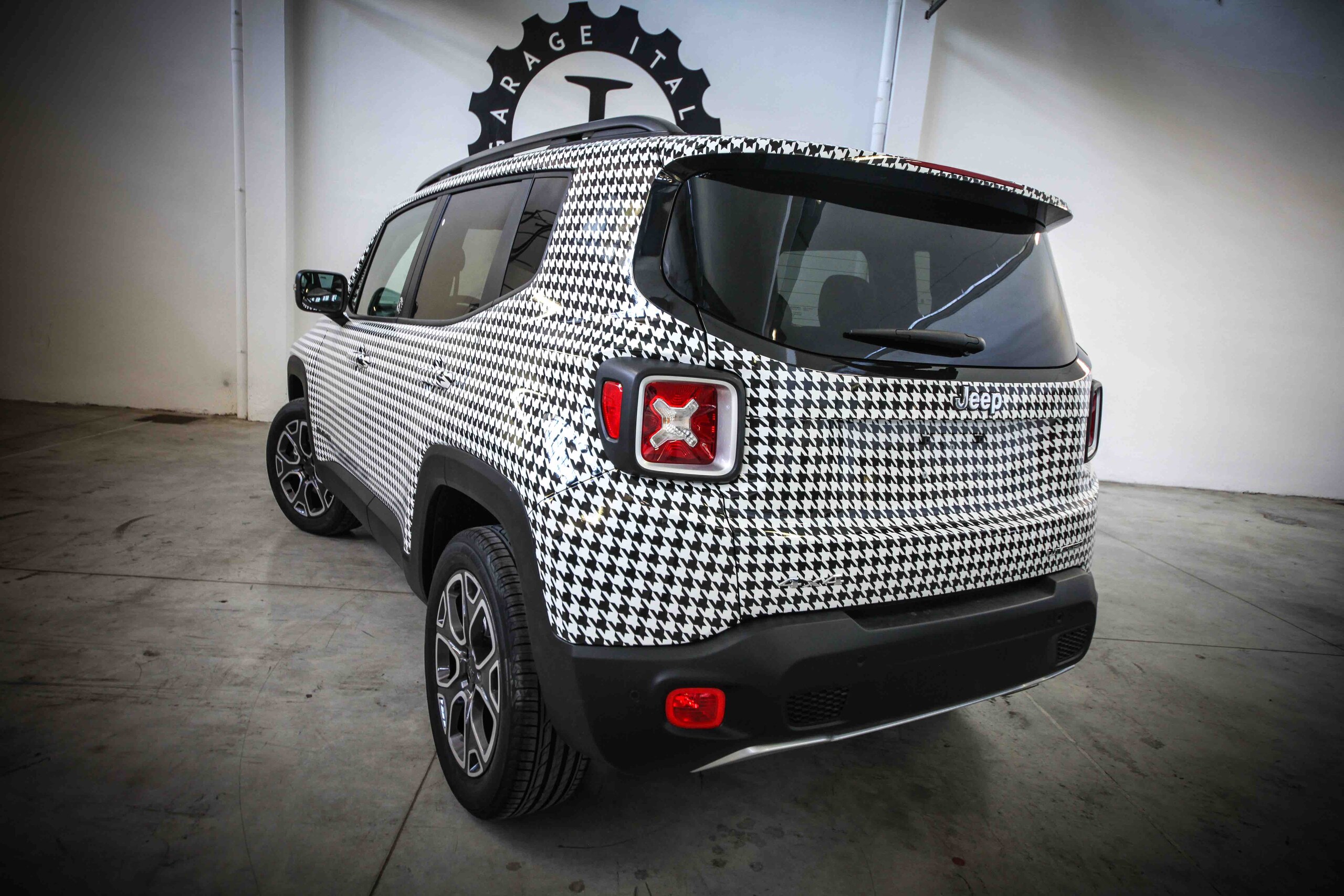 Jeep: la Renegade “pied-de-poule” di Lapo