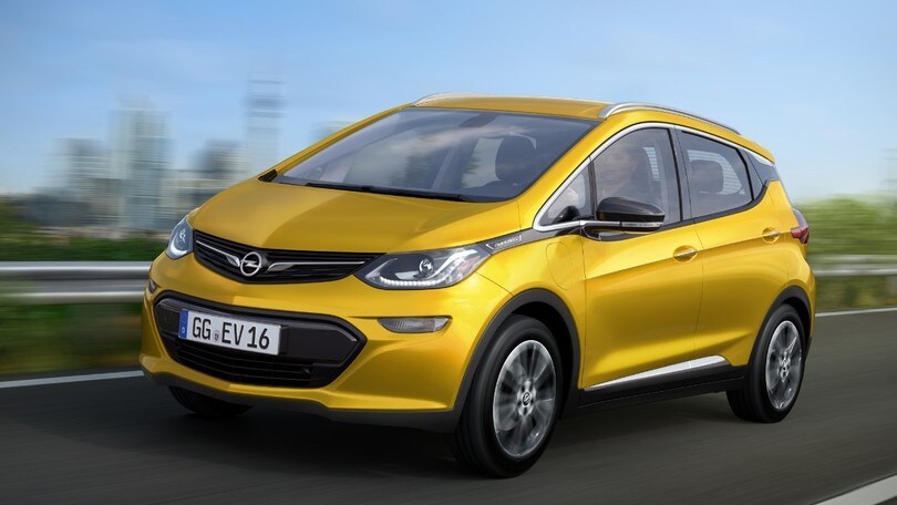 Opel parte la rivoluzione elettrica, ecco la Ampera-e