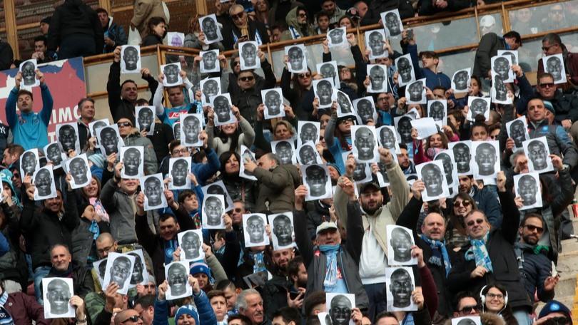 «Siamo tutti Koulibaly», i tifosi del Napoli contro il razzismo