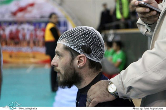 Iran, Vermiglio lascia il campo colpito alla testa da una moneta