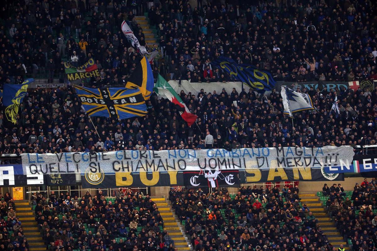 Inter, la curva contro Ronaldo: «Uomo di m.»