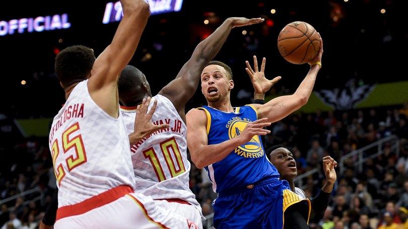 Curry salva Golden State, vittoria numero 50