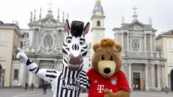 Champions League, Juventus-Bayern Monaco: le mascotte a zonzo per Torino