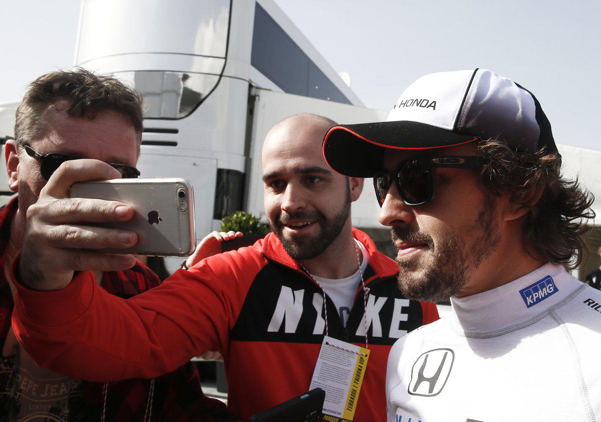 F1 McLaren, Alonso: «Sono qui per battere la Mercedes»
