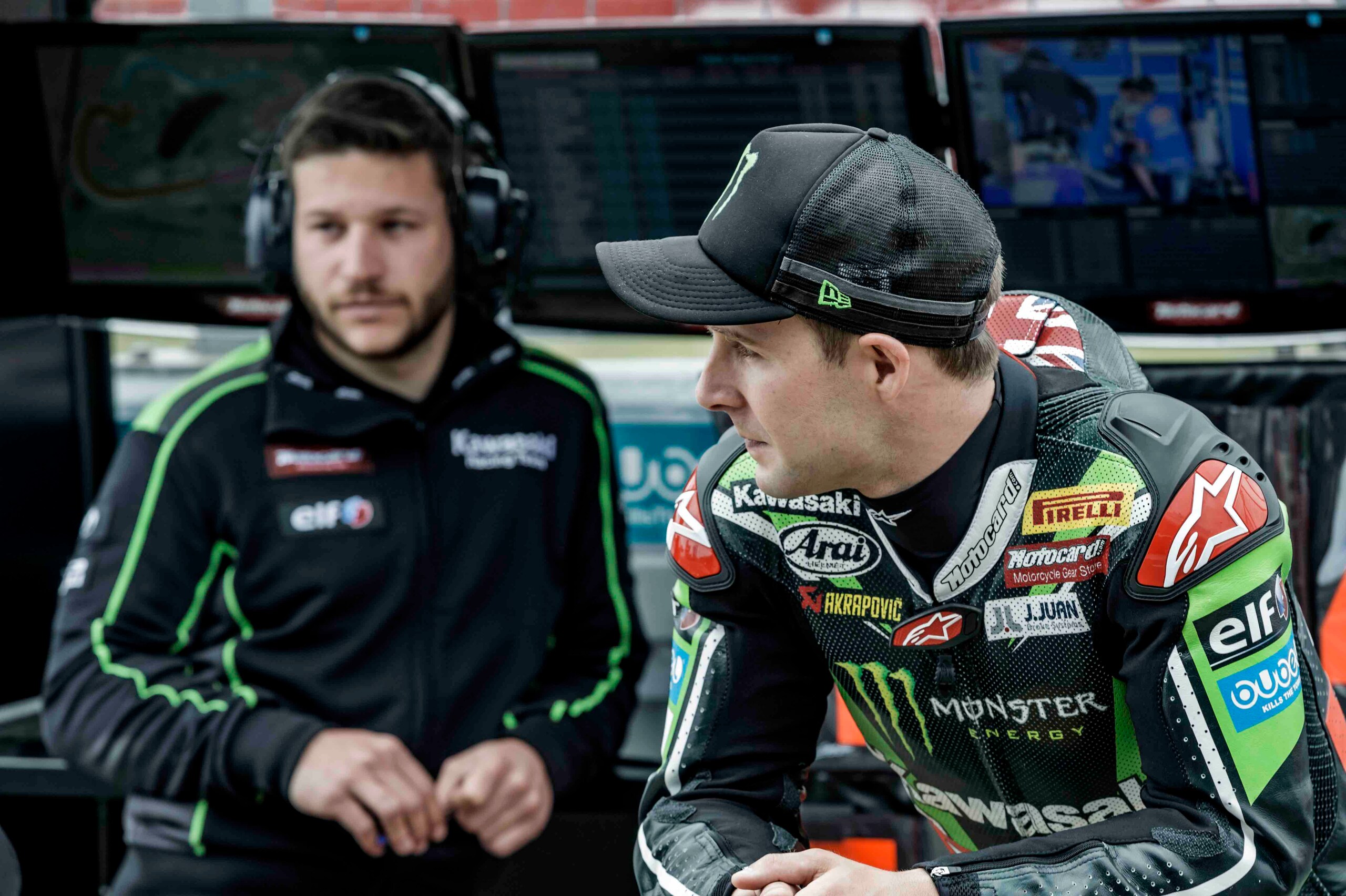 Superbike, Australia, libere 1: gli scatti ai box