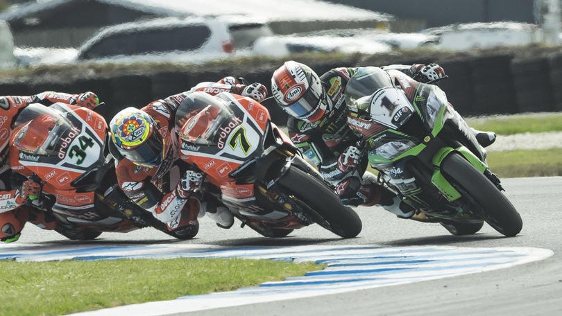 SBK Phillip Island, gara-2: Rea fa doppietta, Giugliano sul podio