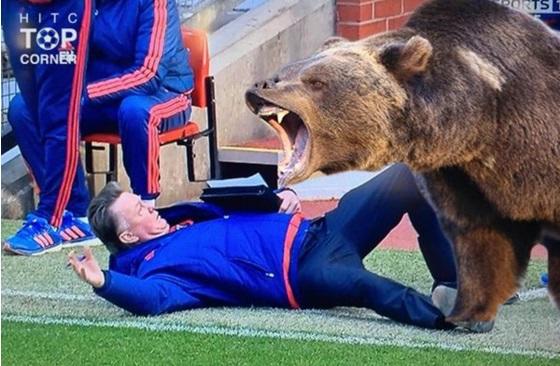 Lo show di Van Gaal spopola sui social network