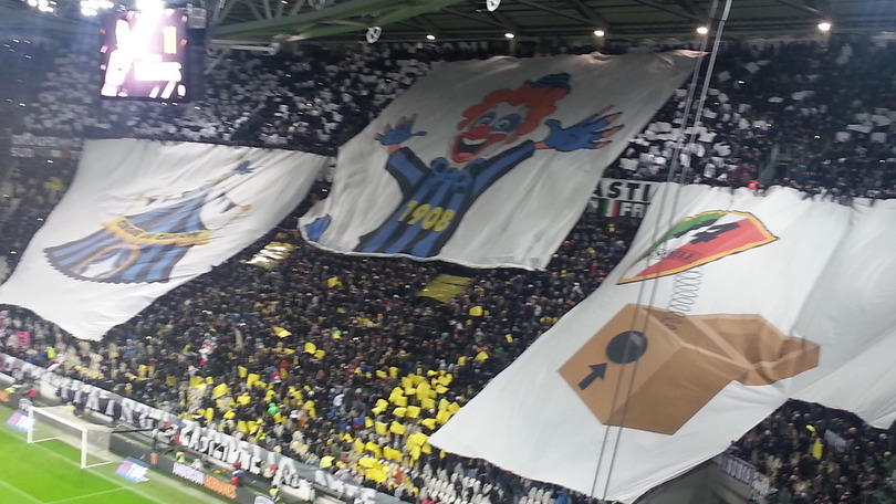 Juventus-Inter, coreografia su Calciopoli. Nerazzurri 'Circo di cartone'
