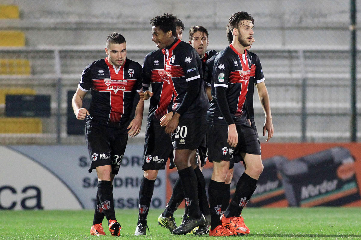 Serie B Crotone, niente sorpasso. Pareggiano Entella e Pro
