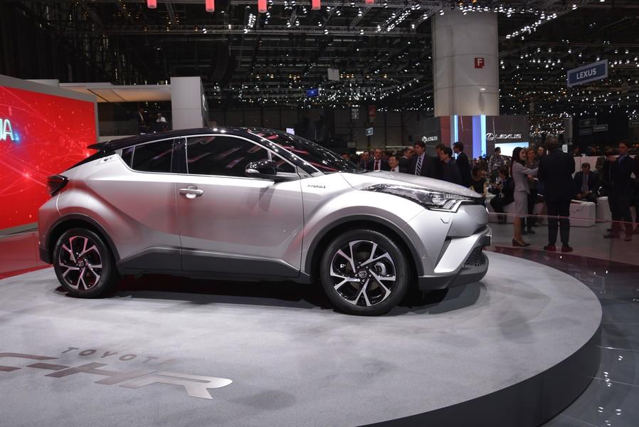 Toyota C-HR, il SUV compatto, coupé e ibrido