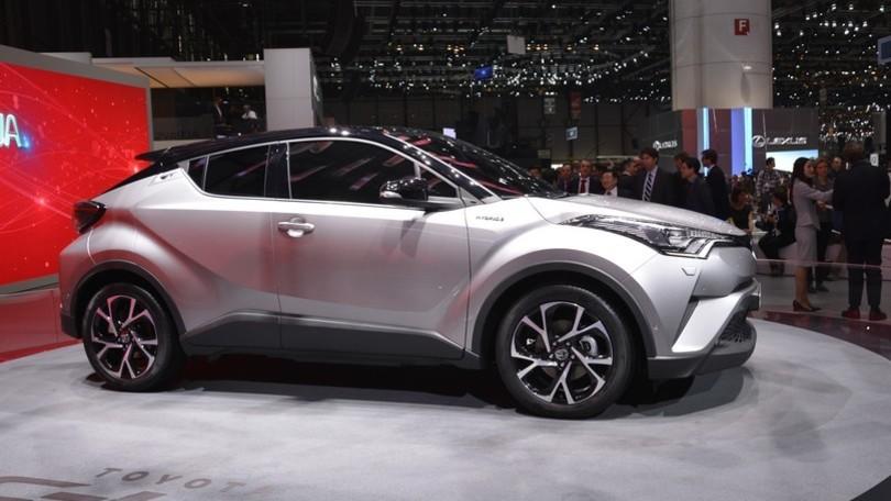 Toyota C-HR, il SUV compatto, coupé e ibrido